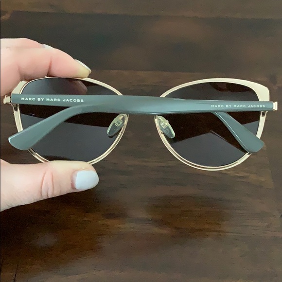 Marc by Marc Jacobs Two Tone Sunglasses -like new! - Picture 2 of 4